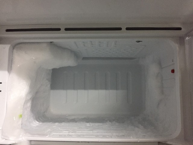 タイの直冷式1ドア冷蔵庫はこれがあるから面倒くさい 霜取りの仕方を解説していく タイヨメ